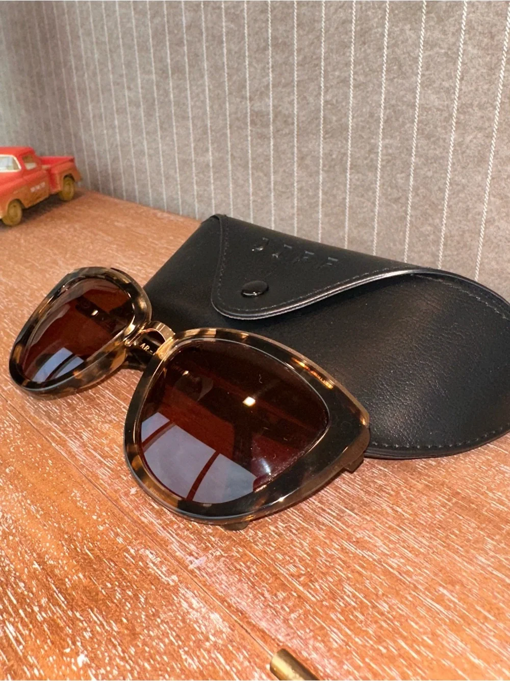 Diff Eyewear Brown Tortoiseshell Sunglasses with Dark Brown Lenses